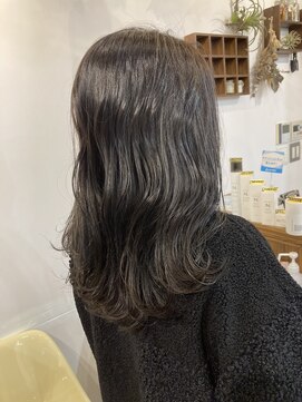 レイリー(LAiLy) 癖毛活かす簡単ウェーブ 透明感 グレージュ アディクシー