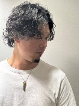 デフ カッヅ(DEF CUTZ)の写真/人気のツイストスパイラルはDEF CUTZで!【メンズカット＋ツイストスパイラルパーマ＋眉毛カット15,400円】
