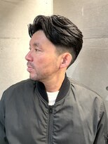 グラビートーキョー(GRABY tokyo)&nbsp;大人のセンターパート×ツーブロック スタイル