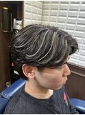 センターパート毛流れパーマメッシュハイライト