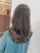 テオ(Theo)&nbsp;Theo // 巻き髪風パーマ／セミロング