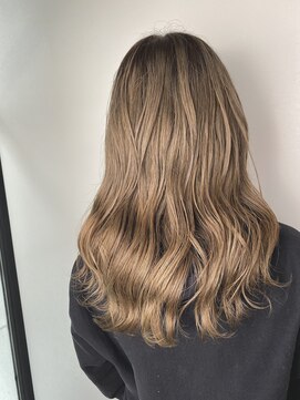 オンザ(ONTHE) ナチュラルミルクティベージュセミロング【林京平】