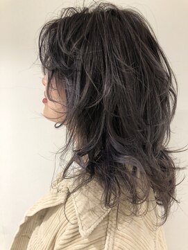 フィーカ(FIKA) ゆるっとラフなレイヤースタイル