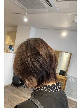 トナリ(tonari) 髪を伸ばしていきたいけど量が気になる方スタイル