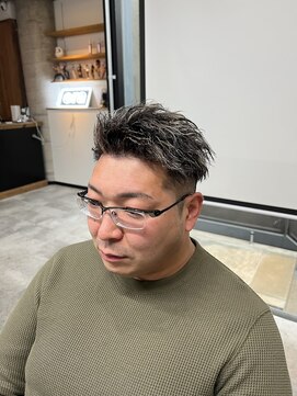 イーラ(era) リバースアップバングツイストスパイラルパーマメッシュ短髪