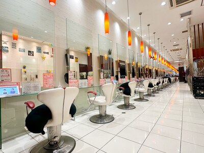 広々とした店内♪スタッフ13名【EARTH検見川浜店】