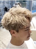 ハイトーンツーブロックアップバング刈り上げミルクティー束感