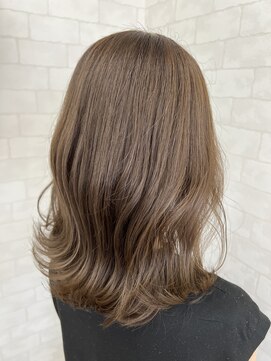 イイカンジヘア(iikanji hair) 【iikanji hair】ミディアムローレイヤー×ヘーゼルベージュ