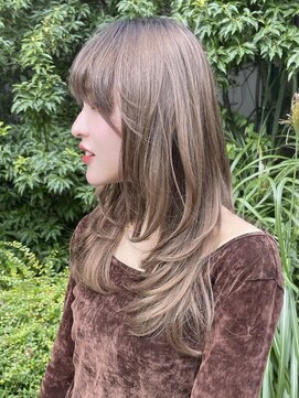 メゾンドイギー(MAISON de IGGY) グレージュ×レイヤーカット×小顔ワイドマッシュバング