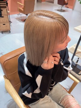 モイ(moi) アンブレラカラーとミルキーブロンド