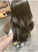 オリーブグレージュ