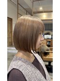 beige color + 切りっぱなしボブ