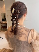 アモレット(amoretto)&nbsp;ヘアセット 編み下ろし 20代 アップスタイル 結婚式 成人式