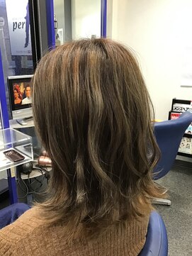 アトリエパルファム おしゃれ☆ハイライトでみせるグレージュカラー