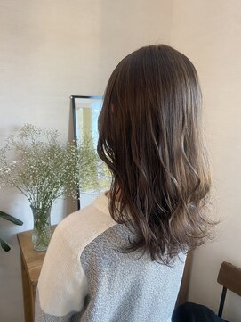 キキ(kiki) ハイライト×オリーブカラー