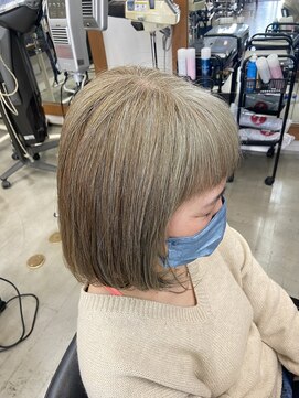 ベル(BELL) 白髪へ移行中。ミントグリーン