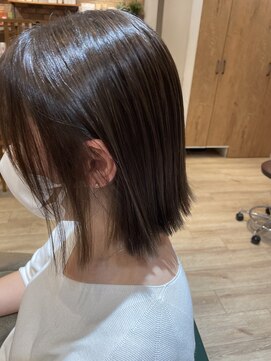 サラ(sarah) 切りっぱなしボブ