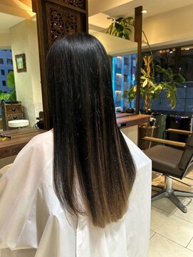 ヘアリゾート粋 ティガ 池袋店(tiga) 池袋 インカラーブルーブラック ロングヘア