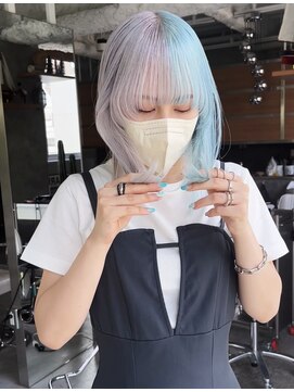 スリー(three) pail blue × White