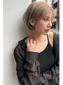 外国人風ショートボブミルクティーベージュ　n6.10