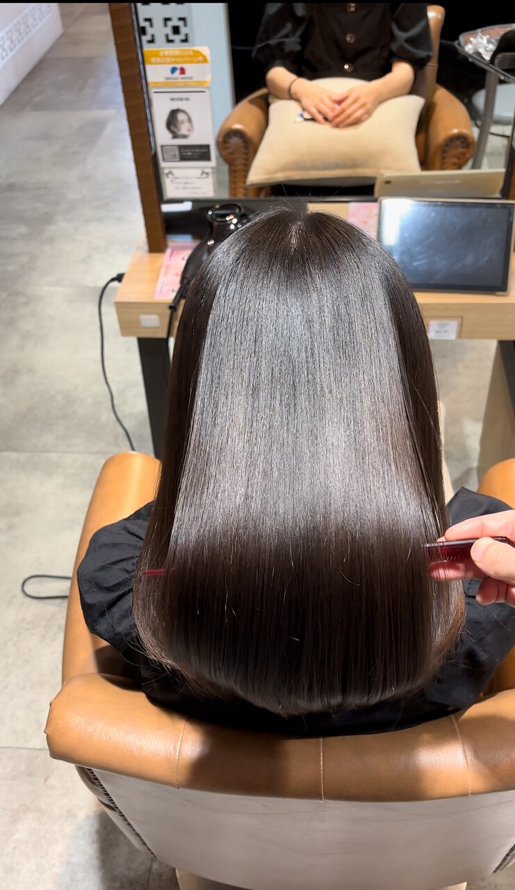 ウルトワトリートメントで水素と高濃度コラーゲンでツヤ髪に