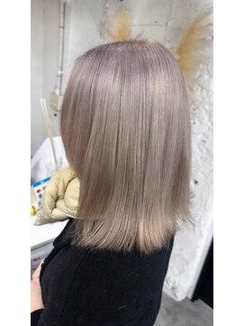 リア(riah) ハイライトカラーミルクティーベージュレイヤーカット