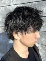 ヒュイル バイ ニアウ(Hwyl by Niau) 重ためマッシュウルフシャドウパーマメンズカット波巻きパーマ