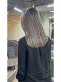 レイヤーボブハイライトブリーチレイヤーハイトーングレージュ