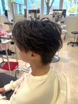 やわらかい動きで季節感を演出！ニュアンスセンターパート