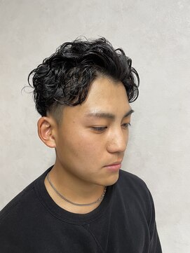 MEN’S HAIR/サーフカール/刈り上げセンターパート/千葉駅
