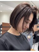 【白髪を隠すのは卒業。ハイライトで魅せる大人の艶ボブ】
