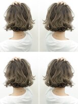 トルネード(TORNADO)&nbsp;外国人風ボブ ハイライトグラデーション グレージュ　外ハネ