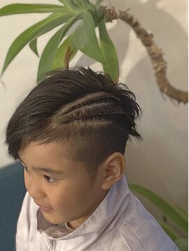 2つの鋏 かっこいいキッズヘア