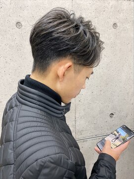 アンダーバーホワイト(_WHITE) 前下がりセンターパート