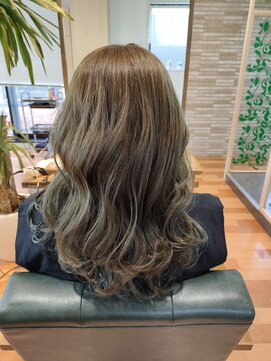 ルッカランス 王子店(Lucca Lance) 7月 上品なカーキーアッシュ