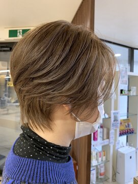 クオリス 上福岡店(QUALIS) 30代40代50代前下がりアッシュベージュハンサムショートボブ