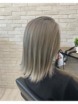 ヘアースタジオココルッチ(hair studio CoCo-Rucchi)&nbsp;外ハネボブ×シルバーグレージュ
