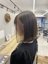 リジー(Litzy) ぱつッとボブ×ベージュインナー【三國麗奈】