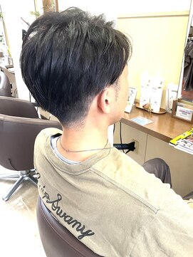 コアフィールフィス(COIFFURE fils) 【見附　今町】センターパート　メンズ　黒髪