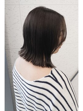 ビーヒアナウ N゜03 金沢駅西店(BE HERE NOW) 大人可愛い20代30代40代切りっぱなしくびれレイヤーボブ