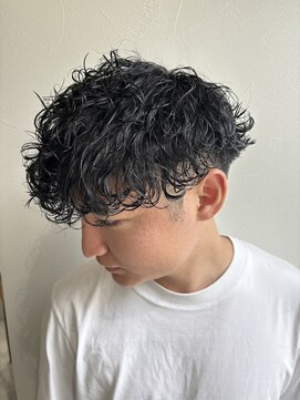 波巻きスパイラルマッシュツーブロックパーマメンズ