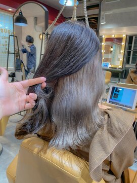 ロンドアジュール 横浜(Lond azur) 【阿部もえる】シルバーのインナーカラー