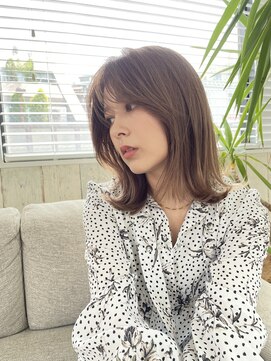 キートス(Kiitos) ミディアムレイヤー顔まわりレイヤーヌーディーベージュ