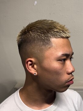 ミリオンバックス 神田店(Million Bucks) スパイキーショート/スペインカール<理容室>[メンズ/床屋/神田]