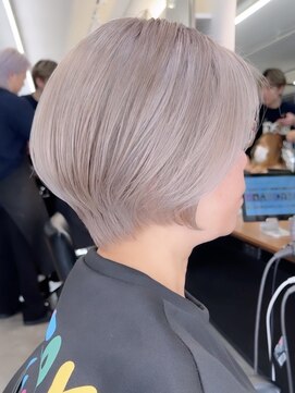 ソワネ 表参道(soigne) ショートボブくびれショートヘア顔周りレイヤー白髪ぼかし30代