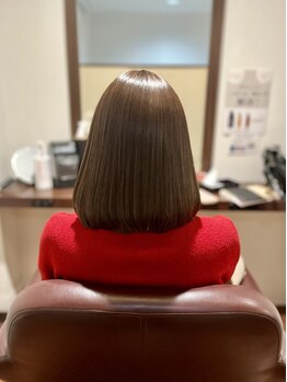 ネスト(NEST)の写真/湿気や汗によるうねり、広がる髪に新感覚ストレート「プレミアム改善」