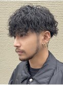 ツイストスパイラルパーマメンズマッシュセンターパートウルフ