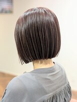 ウィスカーヘアー(whisker hair) ハイライト/ピンクバイオレット/切りっぱなしボブ