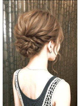 崩し編み込みの大人上品シニヨン♪