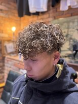 フォーコーナーズ(Four Corners)&nbsp;スキンフェードツーブロック刈り上げジェットモヒカンマンバン